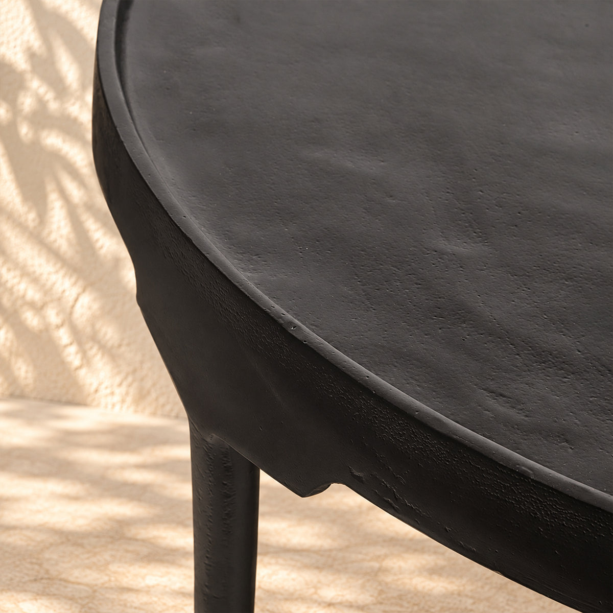 Noir Minimalist Round Coffee Table