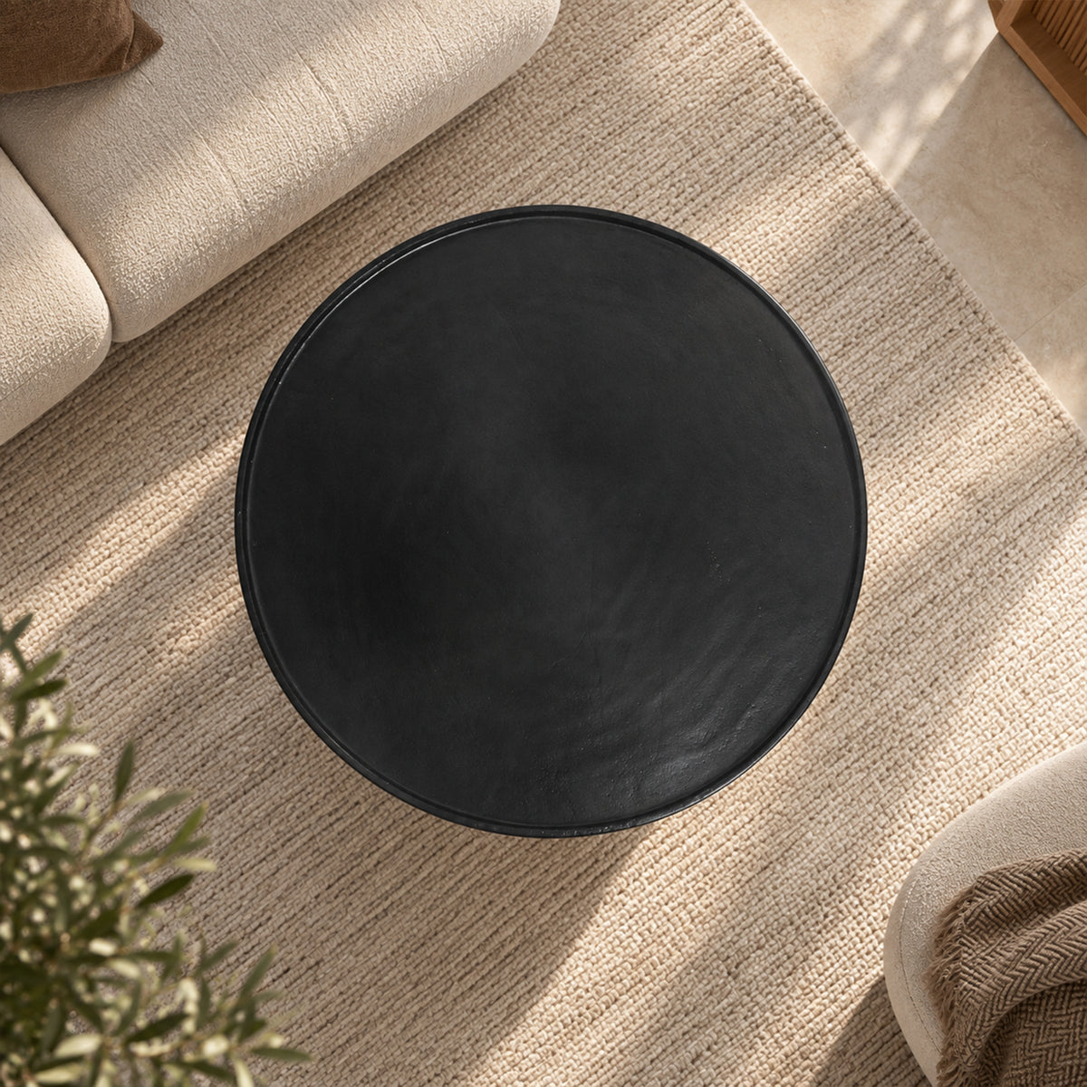 Noir Minimalist Round Coffee Table