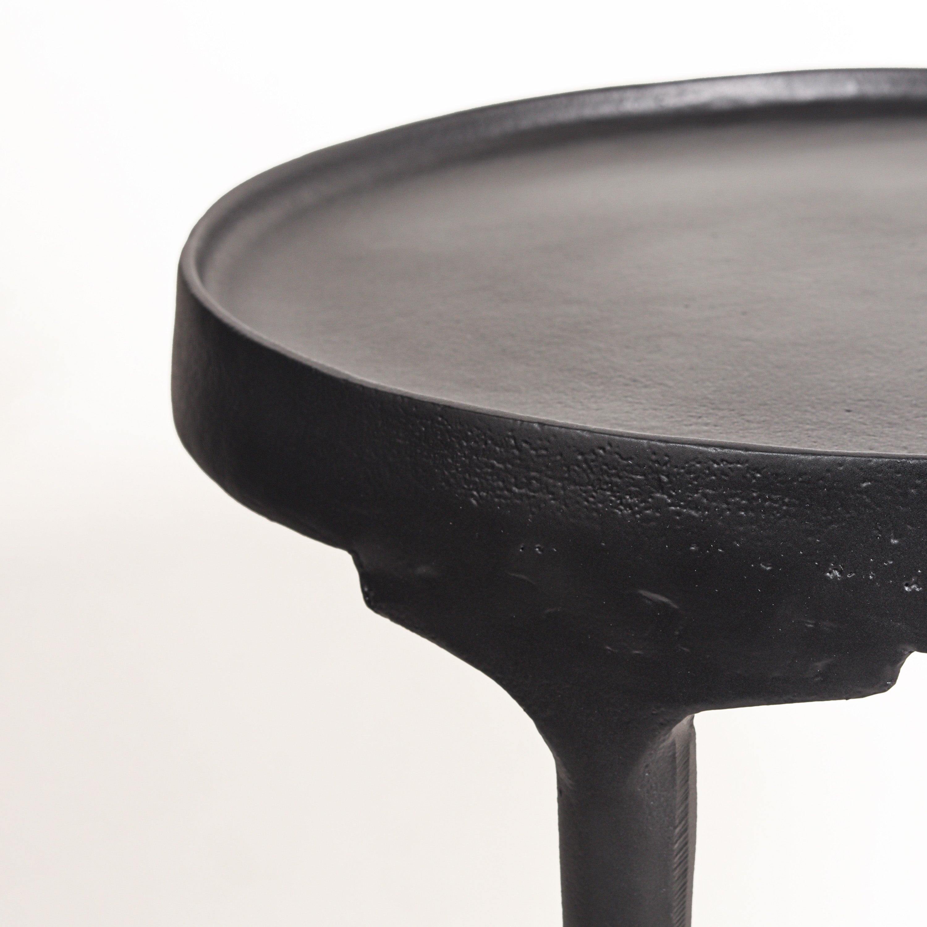 Noir Minimalist Round Side Table