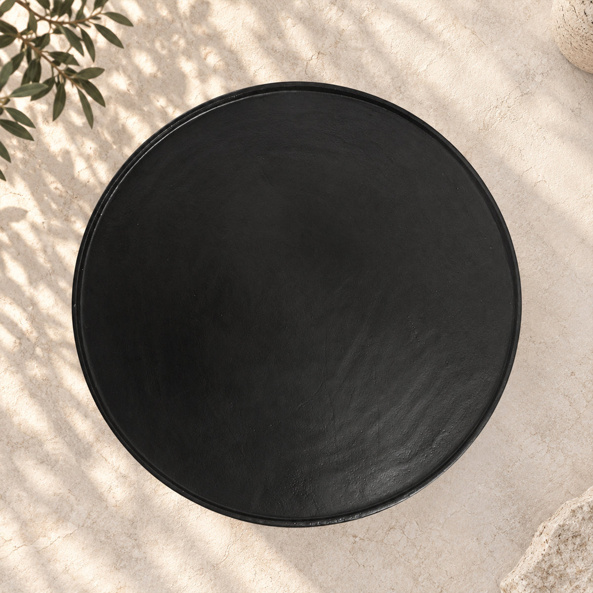 Noir Minimalist Round Coffee Table